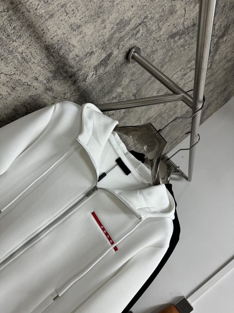 Pra*a outwear